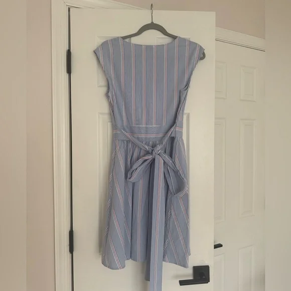 Vineyard Vines Nicholls Stripe Seersucker Tie-Waist Mini Dress in Bimini Blue 8 - Picture 4 of 5